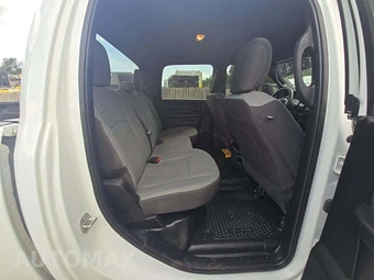 2023 Ram 3500 Tradesman Crew Cab Long Bed DRW – miniatura 16