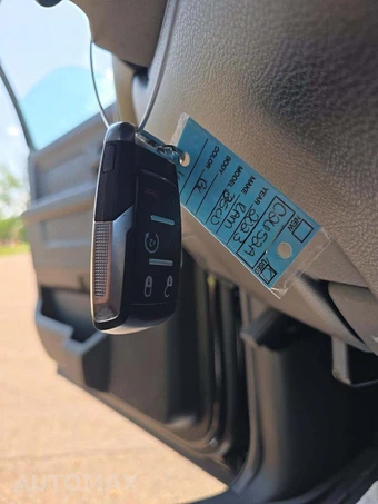 2023 Ram 3500 Tradesman Crew Cab Medium Bed – miniatura 8