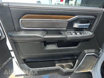 2023 Ram 4500 Cab Chassis Laramie Crew Cab DRW - miniatura 9