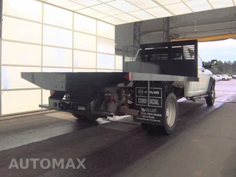 2023 Ram 5500 Cab Chassis Tradesman Crew Cab DRW – miniatura 4