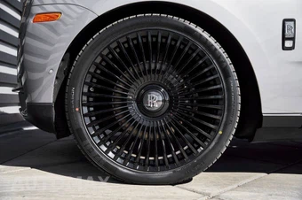 2023 Rolls-Royce Cullinan - miniatura 3