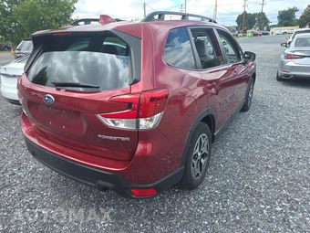 2023 Subaru Forester Premium - miniatura 4