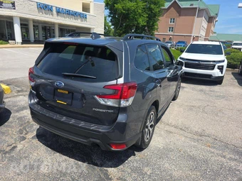 2023 Subaru Forester Premium - miniatura 3
