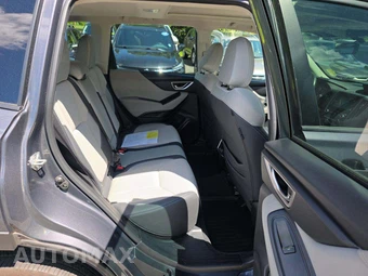 2023 Subaru Forester Premium - miniatura 13
