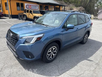 2023 Subaru Forester Premium - miniatura 3