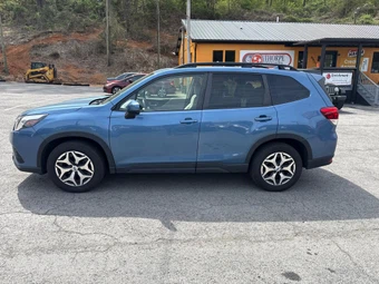 2023 Subaru Forester Premium - miniatura 4