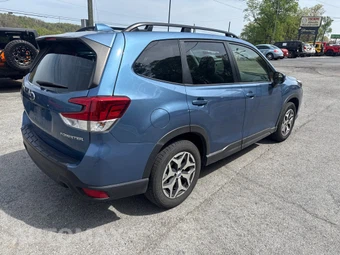 2023 Subaru Forester Premium - miniatura 7