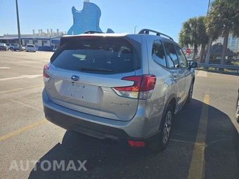 2023 Subaru Forester Premium - miniatura 4