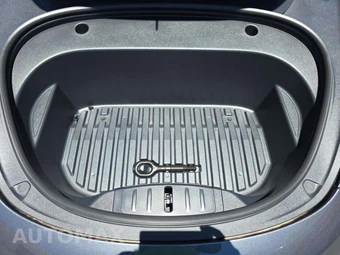 2023 Tesla Model 3 Long Range - miniatura 26