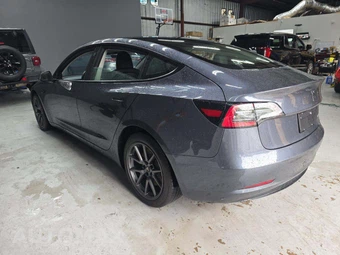 2023 Tesla Model 3 Long Range - miniatura 2