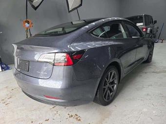 2023 Tesla Model 3 Long Range - miniatura 3