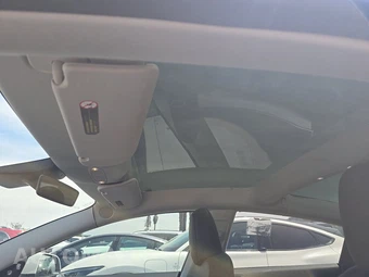 2023 Tesla Model 3 Standard Range - miniatura 14