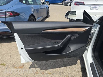 2023 Tesla Model 3 Standard Range - miniatura 9
