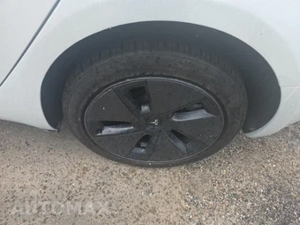 2023 Tesla Model 3 Standard Range - miniatura 11