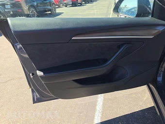 2023 Tesla Model 3 Standard Range - miniatura 9