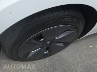2023 Tesla Model 3 Standard Range - miniatura 10