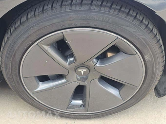 2023 Tesla Model 3 Standard Range - miniatura 31