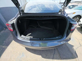 2023 Tesla Model 3 Standard Range - miniatura 14