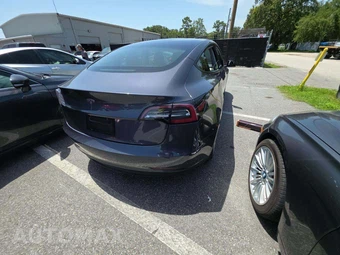 2023 Tesla Model 3 Standard Range – miniatura 3