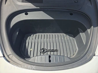 2023 Tesla Model 3 Standard Range – miniatura 15