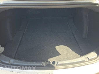 2023 Tesla Model 3 Standard Range – miniatura 16
