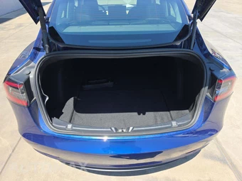 2023 Tesla Model 3 Standard Range - miniatura 11