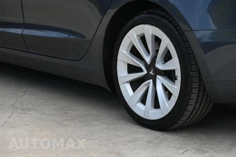 2023 Tesla Model 3 Standard Range - miniatura 9