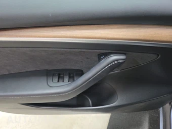 2023 Tesla Model 3 Standard Range - miniatura 9
