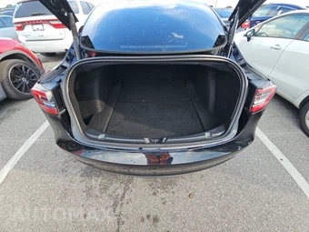 2023 Tesla Model 3 Standard Range - miniatura 16