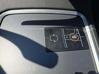 2023 Tesla Model 3 Standard Range - miniatura 9