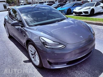 2023 Tesla Model 3 Standard Range - miniatura 3