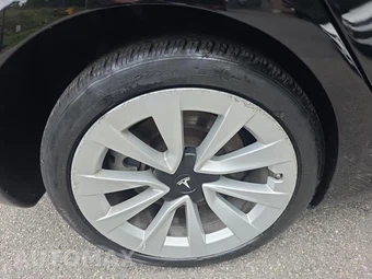 2023 Tesla Model 3 Standard Range - miniatura 10
