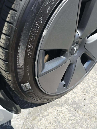 2023 Tesla Model 3 Standard Range - miniatura 18