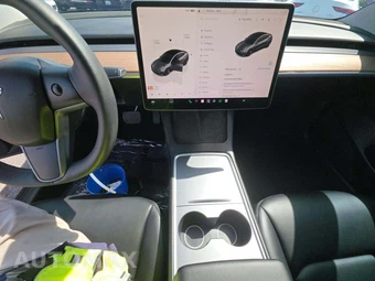 2023 Tesla Model 3 Standard Range - miniatura 7