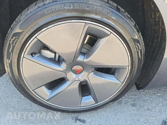 2023 Tesla Model 3 Standard Range - miniatura 22