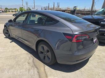 2023 Tesla Model 3 Standard Range - miniatura 2