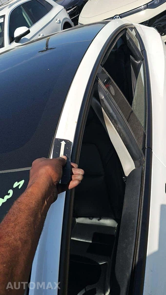 2023 Tesla Model 3 Standard Range – miniatura 27