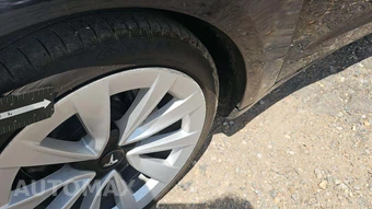 2023 Tesla Model 3 Standard Range – miniatura 33