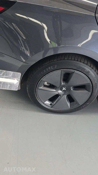 2023 Tesla Model 3 Standard Range - miniatura 34