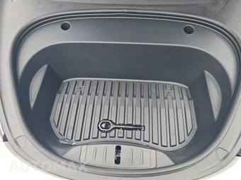 2023 Tesla Model 3 Standard Range - miniatura 16