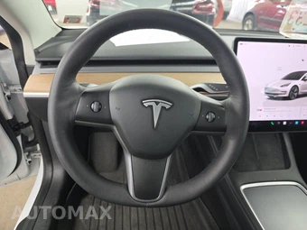 2023 Tesla Model 3 Standard Range - miniatura 16