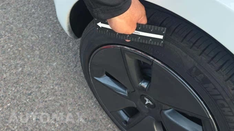 2023 Tesla Model 3 Standard Range - miniatura 30