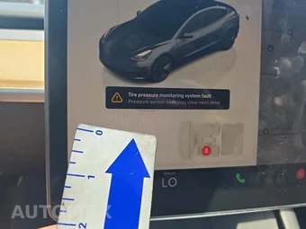 2023 Tesla Model 3 Standard Range - miniatura 29