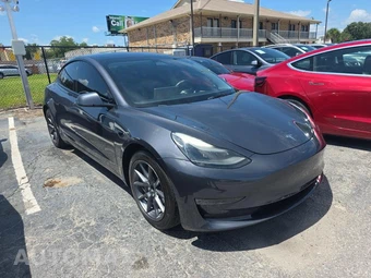 2023 Tesla Model 3 Standard Range - miniatura 3