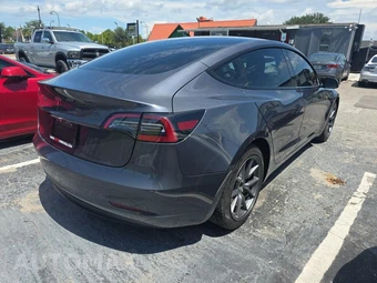 2023 Tesla Model 3 Standard Range - miniatura 4