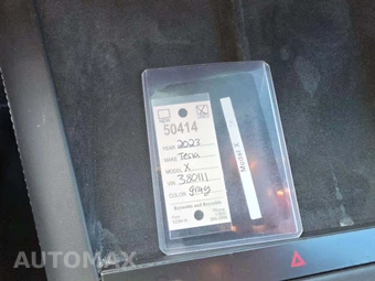 2023 Tesla Model X – miniatura 8
