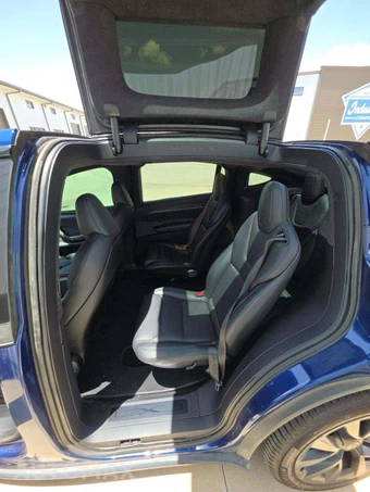 2023 Tesla Model X – miniatura 13