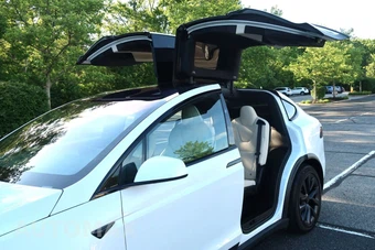 2023 Tesla Model X - miniatura 9