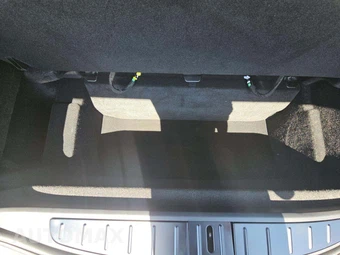2023 Tesla Model X Plaid - miniatura 16