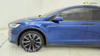 2023 Tesla Model X Plaid - miniatura 9